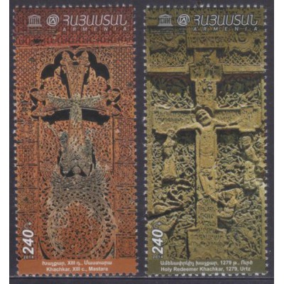 Escultura de Cruces sobre piedra